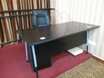 專業(yè)辦公家具解決方案 批發(fā)定制老板桌、會(huì)議折疊培訓(xùn)桌、辦公電腦桌與學(xué)校桌